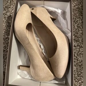 Life stride tan women’s heels